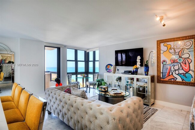Building Photo - 2555 Collins Ave