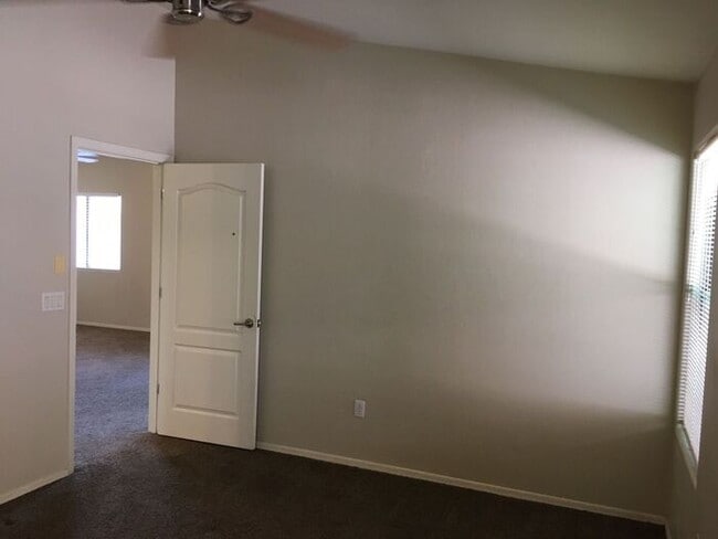 Building Photo - Sun-Drenched 3BR Tucson Residence with Expansive Backyard & Covered Patio