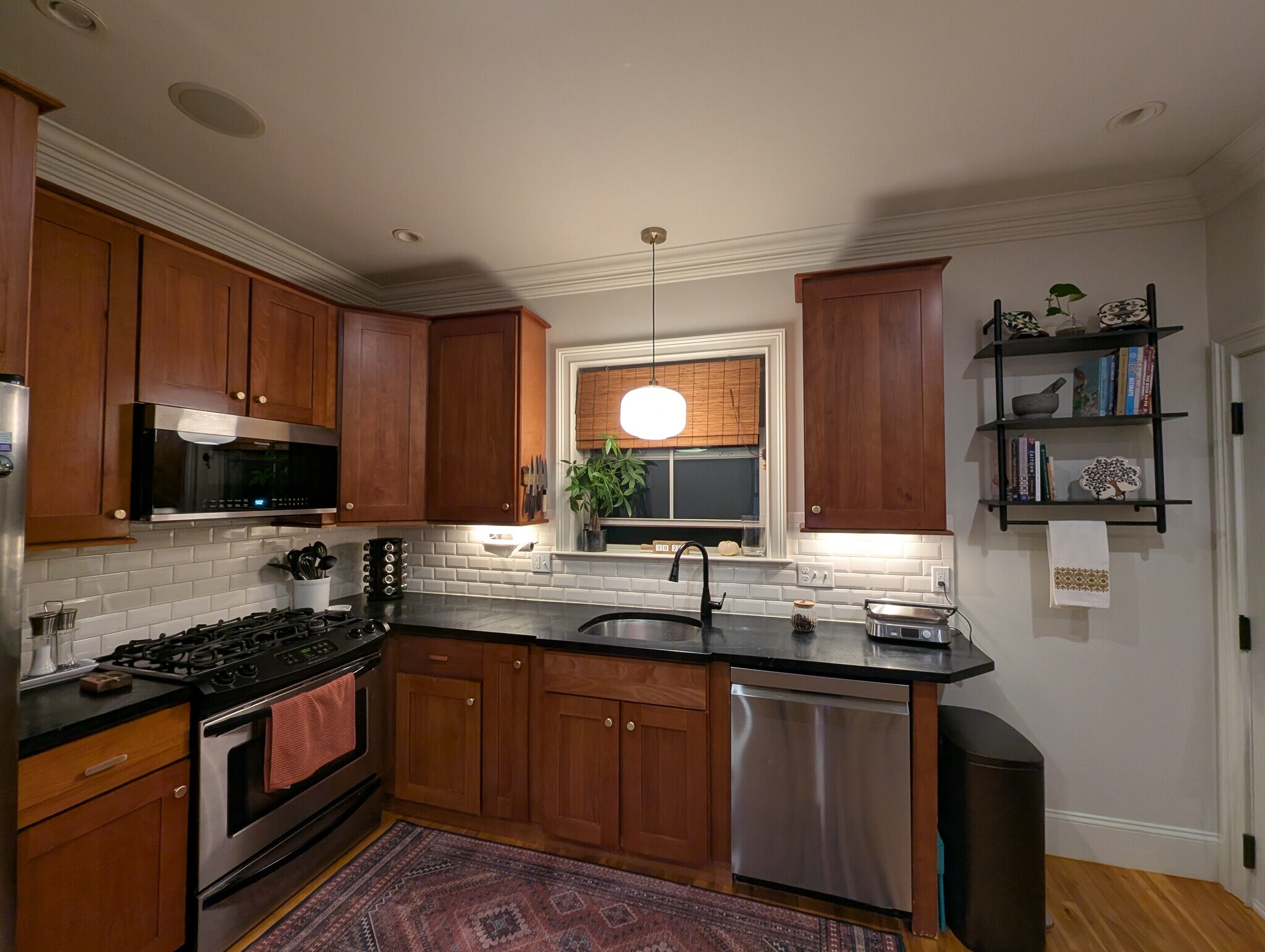 Building Photo - 35 White Pl