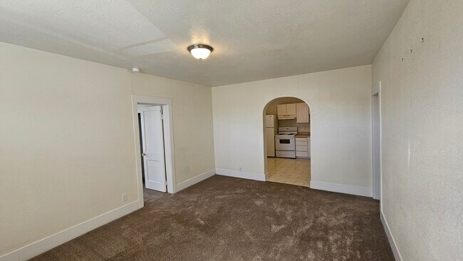 Building Photo - 536 W Bonneville St