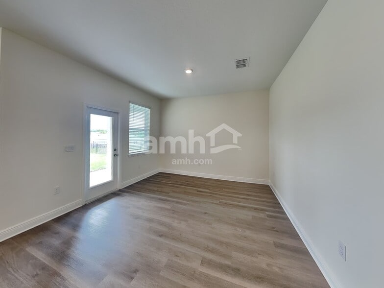Building Photo - 3724 Ctr Cv Ln
