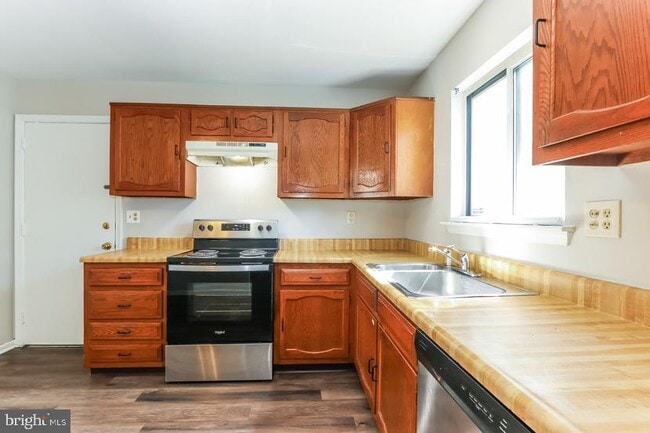 Building Photo - 190 Peregrine Dr