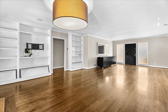 Building Photo - Luxury Private 2 bd Rental Home w/ Pool