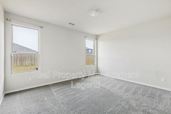 Building Photo - 968 Ravenwood Ln