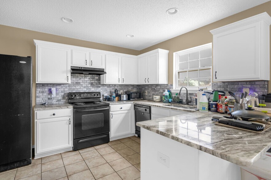 Building Photo - 10510 Plantain Ct