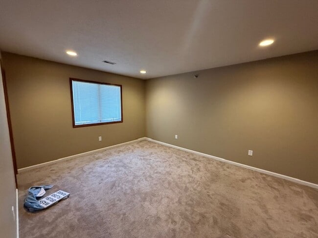 Building Photo - 102-116 Goldenrod Dr.