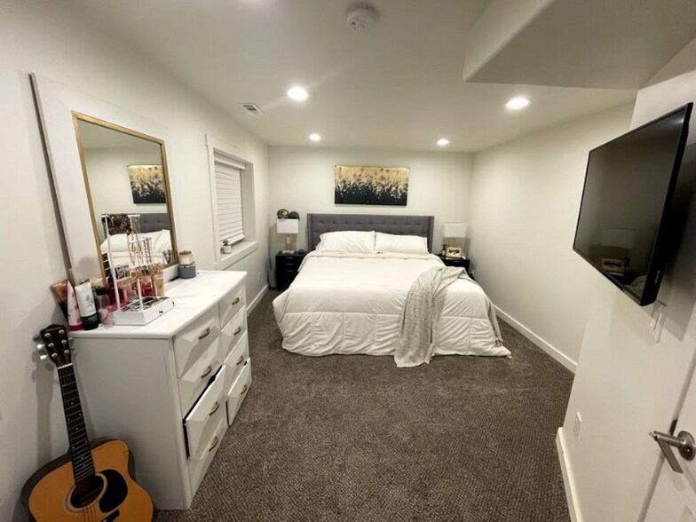 Building Photo - 1221 N 100 E