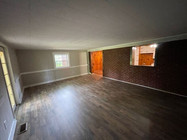 Building Photo - 3 bedroom 1.5 bath house available!   Large yard!