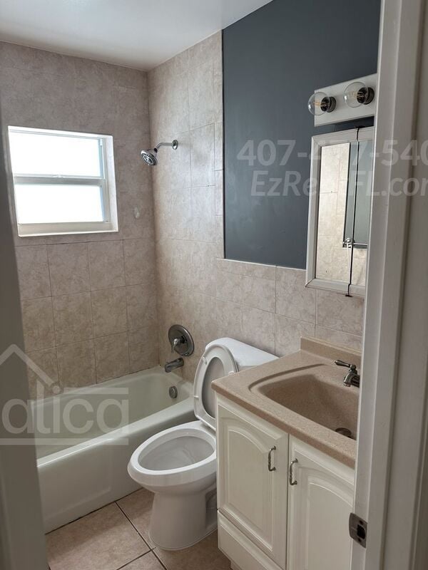 Building Photo - 13753 Oleander Ave