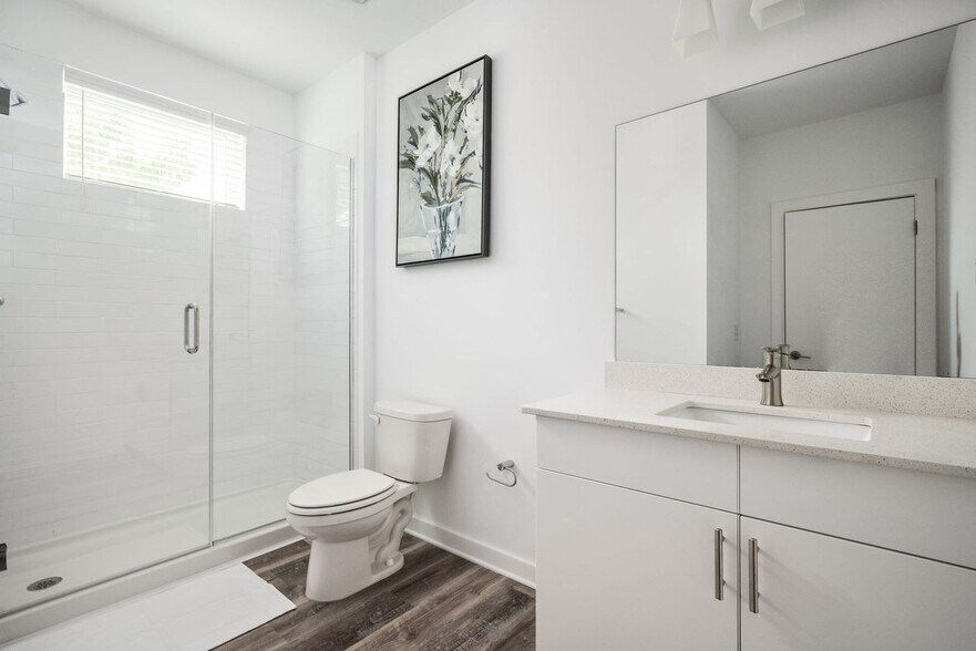 Building Photo - 542 Boulevard NE