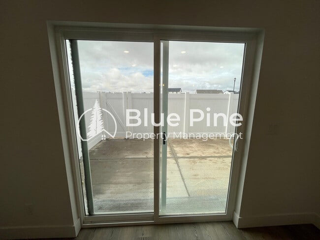 Building Photo - 1195 E Jaylee Dr