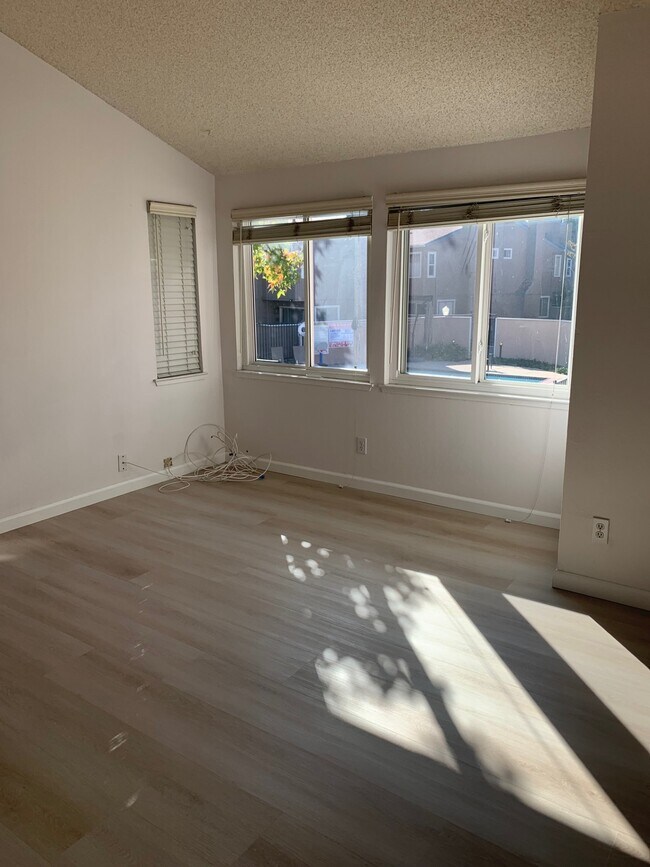 Building Photo - 3901 Clayton Rd