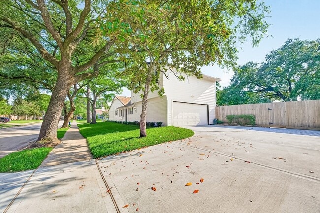 Building Photo - 10602 Longmont Dr