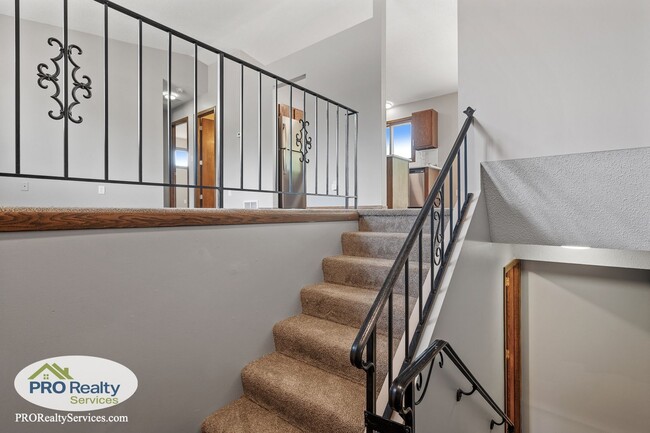 Building Photo - 4 Bedroom Home in Eagan