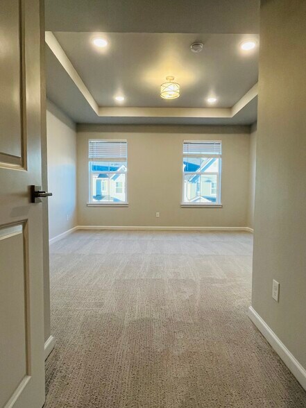 Building Photo - 8206 SE Leafhopper St