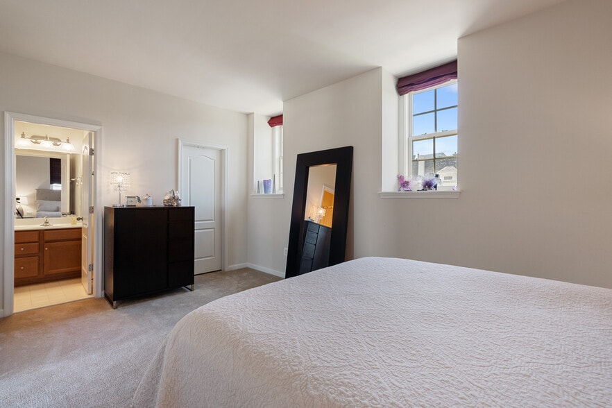 Building Photo - 500 Overlook Park Dr