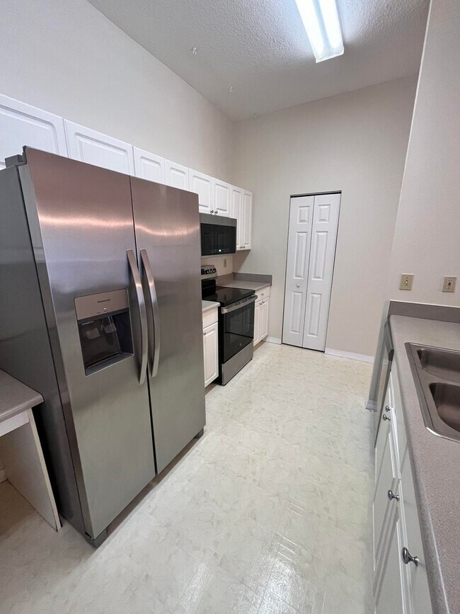 Building Photo - Exceptional Home Clean