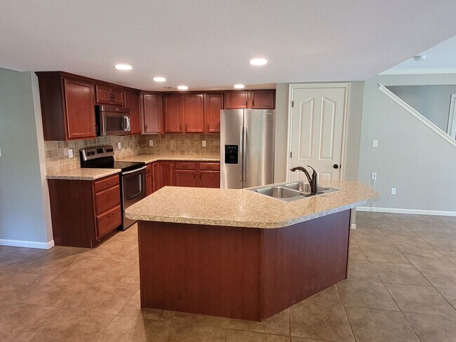 Building Photo - 3 Bedroom 2.5 Bathroom Home