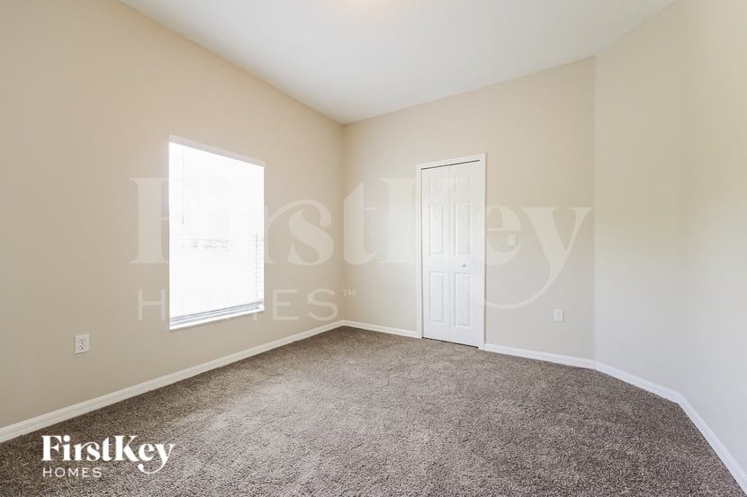 Building Photo - 820 Poinsettia Ave