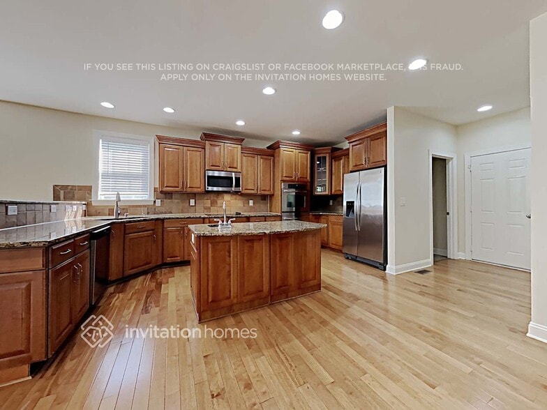 Building Photo - 2104 Madeira Cir