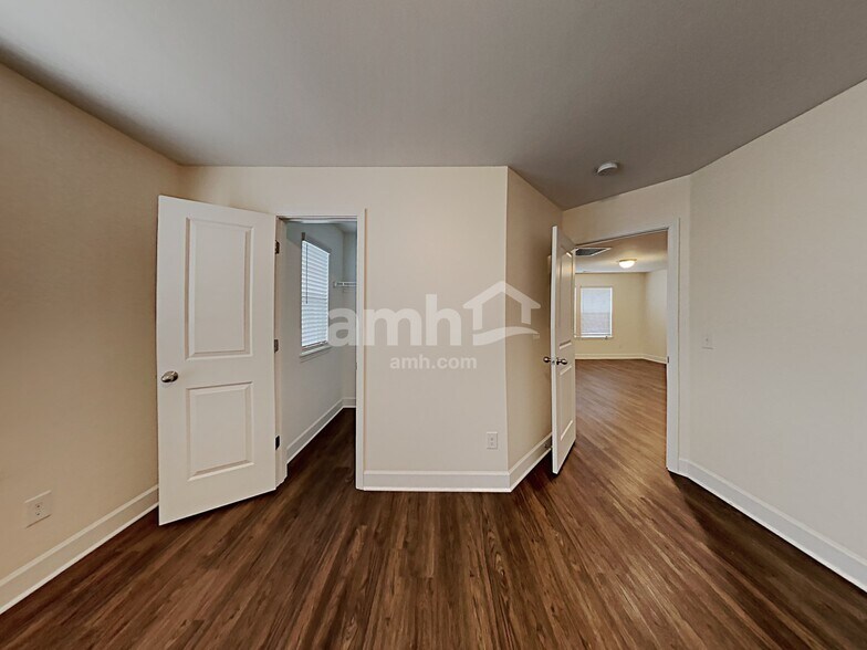 Building Photo - 5075 Trailwater Dr