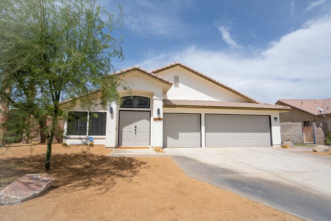 Building Photo - 45150 Birchcrest Cir