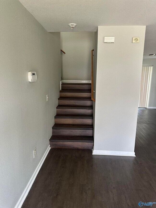 Building Photo - 148 Whitestone Dr NE