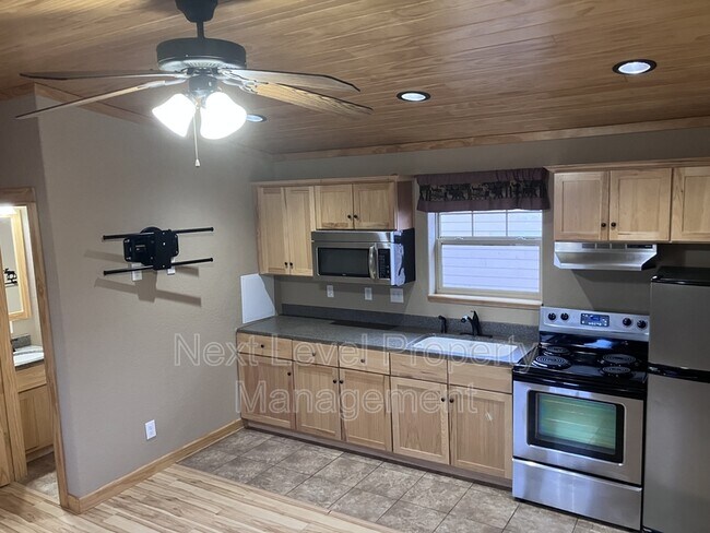 Building Photo - 20 Davis Ct