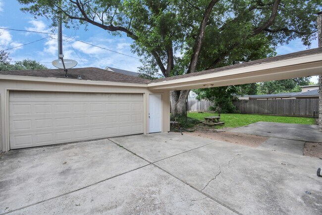 Building Photo - 12710 Barryknoll Ln