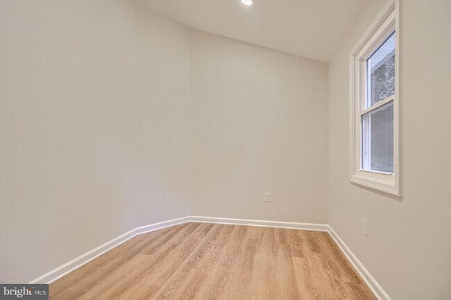 Building Photo - 528 Potomac Ave