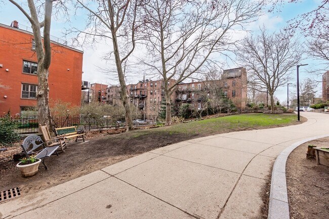Building Photo - 209 W Newton St