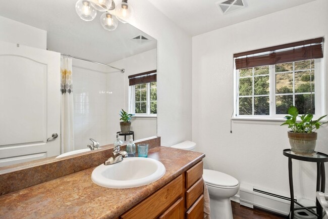Building Photo - Three Bedroom Condo on the River