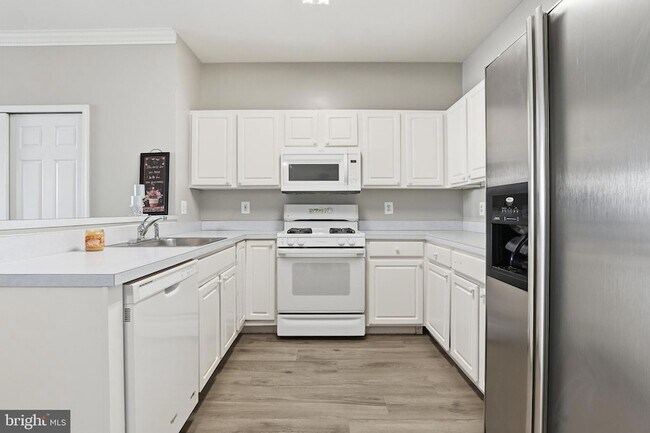 Building Photo - 9212 Azure Ct