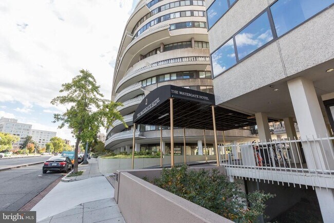 Building Photo - 2700 Virginia Ave NW