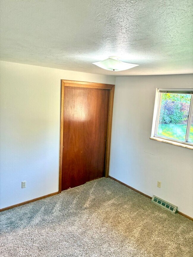 Building Photo - 3 Bedroom, 1 Bath Home with 1 car attached garage in Northwest Loveland, CO