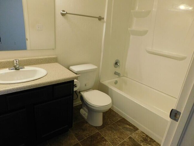 Building Photo - Spacious 3-Bedroom Condo with Garage – Great Location!