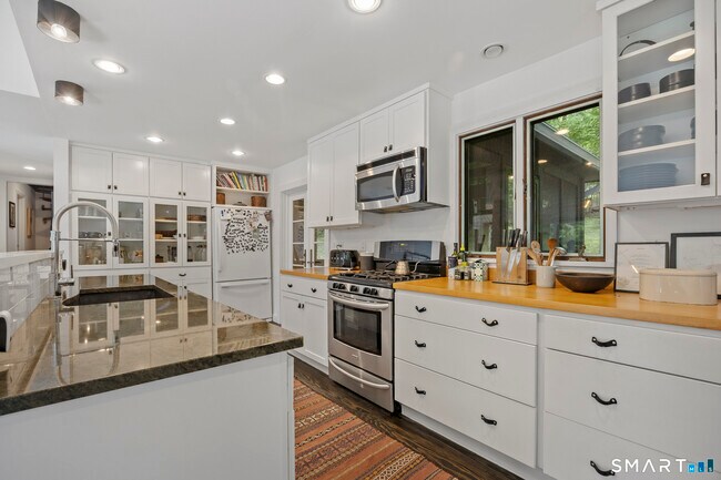Building Photo - 46 E Pond Lilly Rd