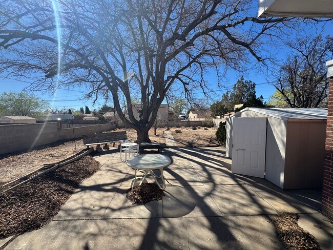 Building Photo - Great Location 2 Bed 1 Bath!