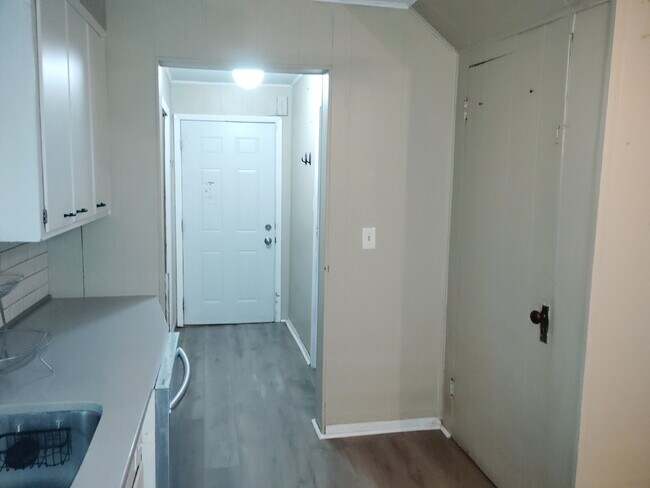 Building Photo - Charming 3BR Home in Heart of West 7th – St. Paul