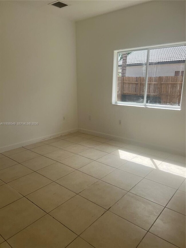 Building Photo - 1304 SE 7th Ct