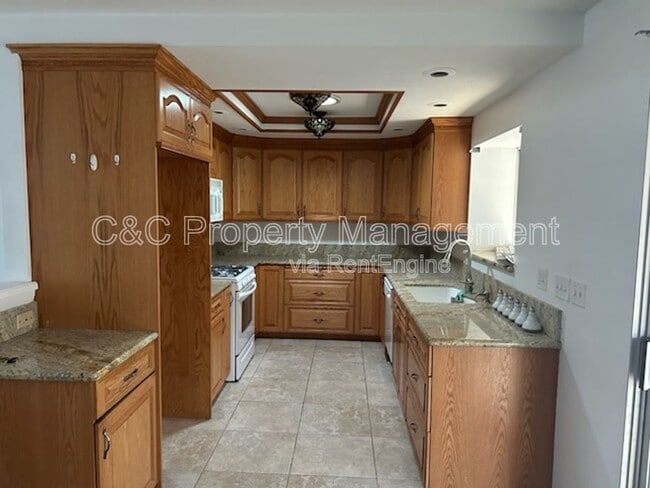 Building Photo - 14170 Montecito Pl