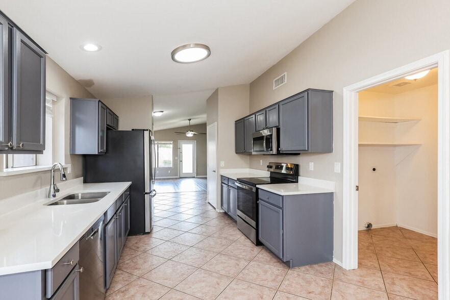 Building Photo - 2267 E Arabian Dr