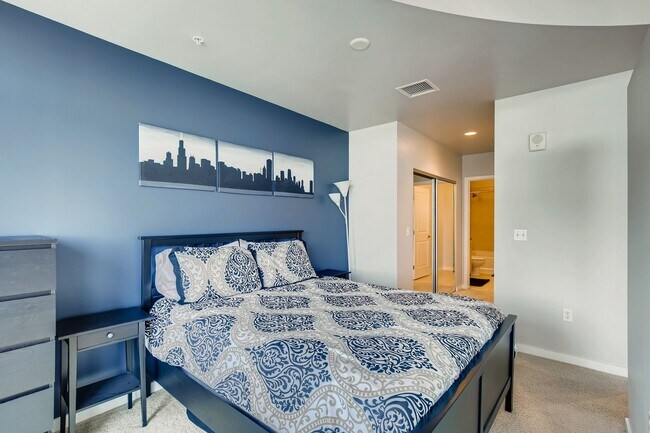Building Photo - INCREDIBLE Riverfront Park Condo- 1BD/1BA ...