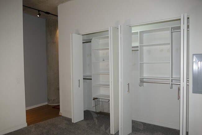 Building Photo - 720 N Larrabee St