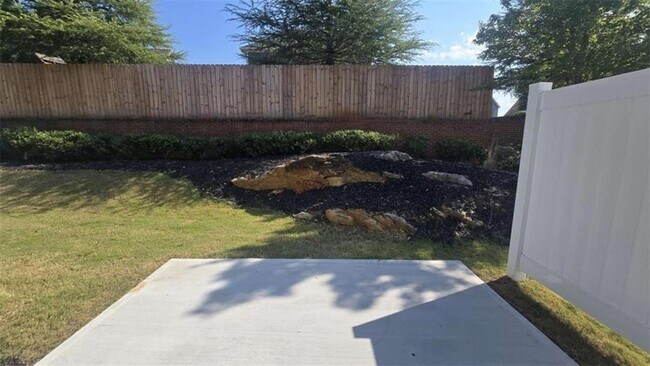 Building Photo - 12 Downing Dr