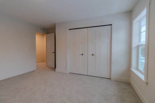 Building Photo - Trailside Condo-2 Bd 2.5 Bath