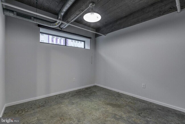 Building Photo - 4800 Brown St