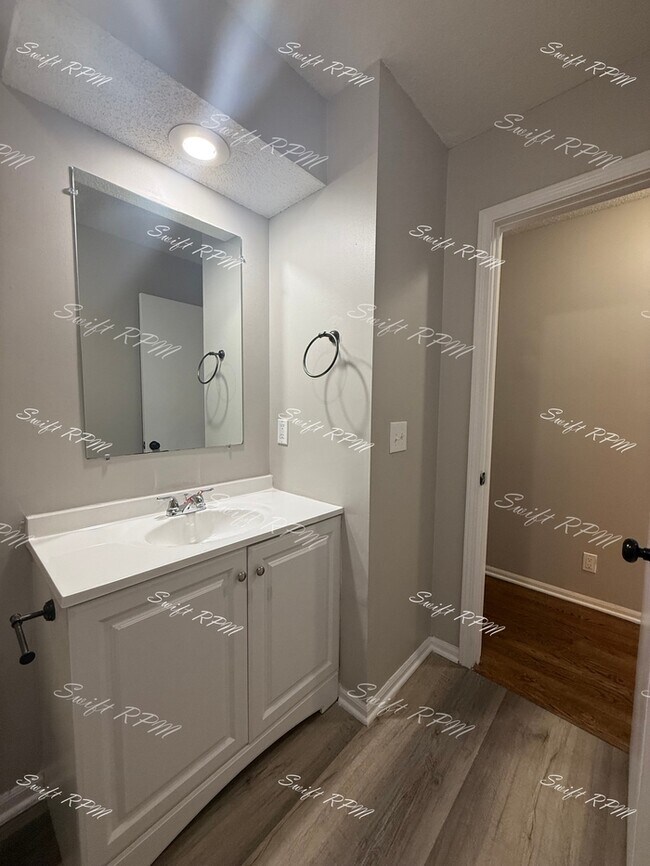 Building Photo - 1354 S Brentwood Dr