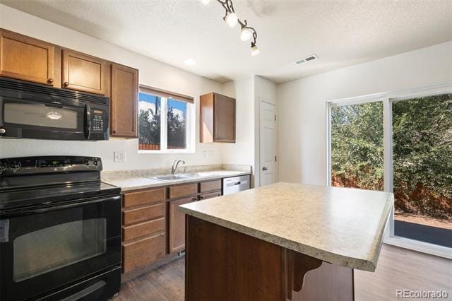 Building Photo - 4070 Creek Legend View