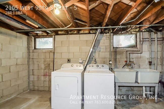 Building Photo - 2105 W 90th St